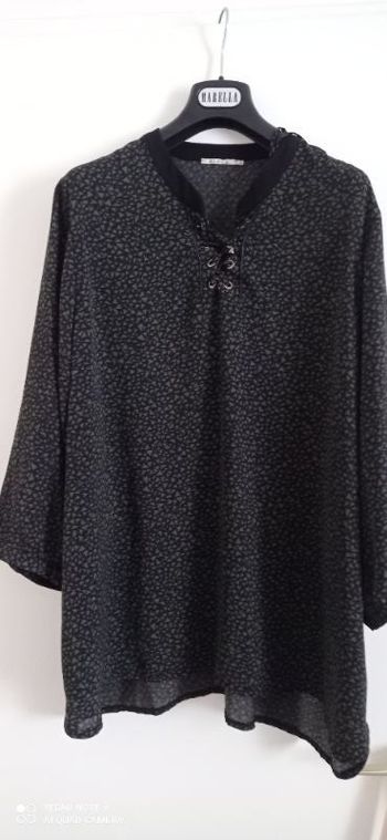 Blouse ELORA avec décolleté lacet