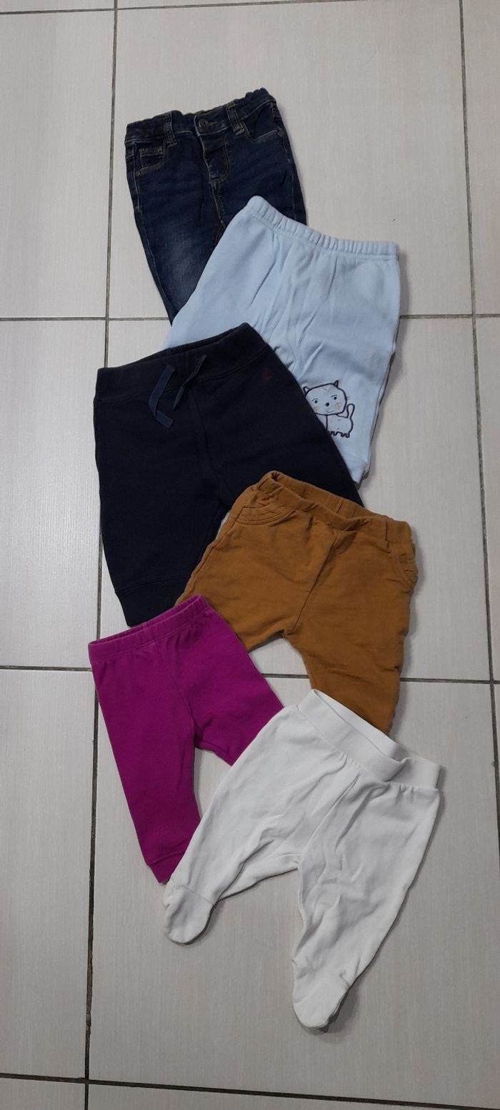 Pantalons 6 mois 
Bon état 
2€ pièce