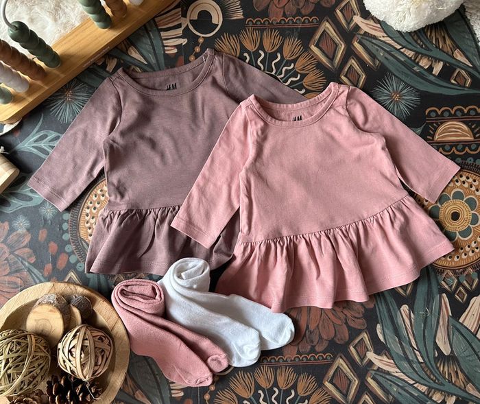 Lot 2 robes 50 cm/ collants 50/56 cm