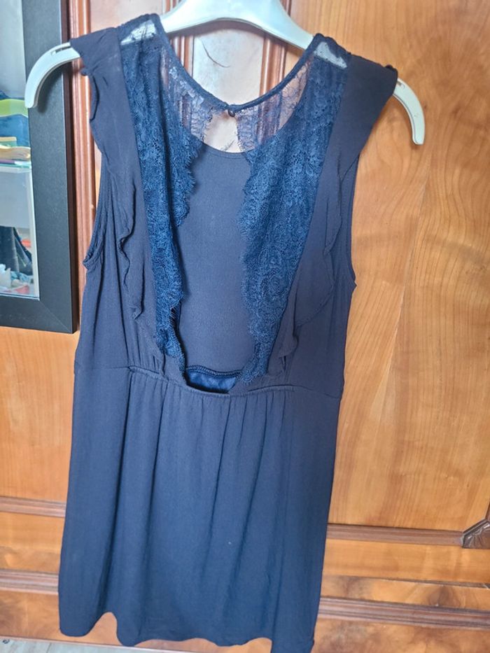 Robe ouverte dans le dos - photo numéro 2