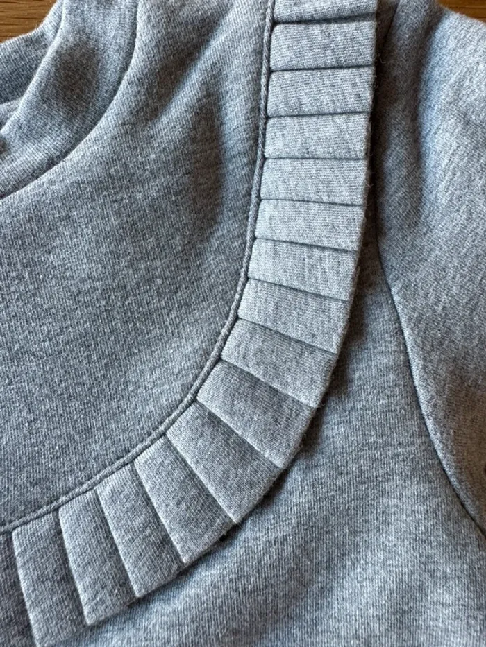 Veste/Cardigan zippée ML gris chiné, rebord plissé NEUVE - Taille 4 Ans - photo numéro 12