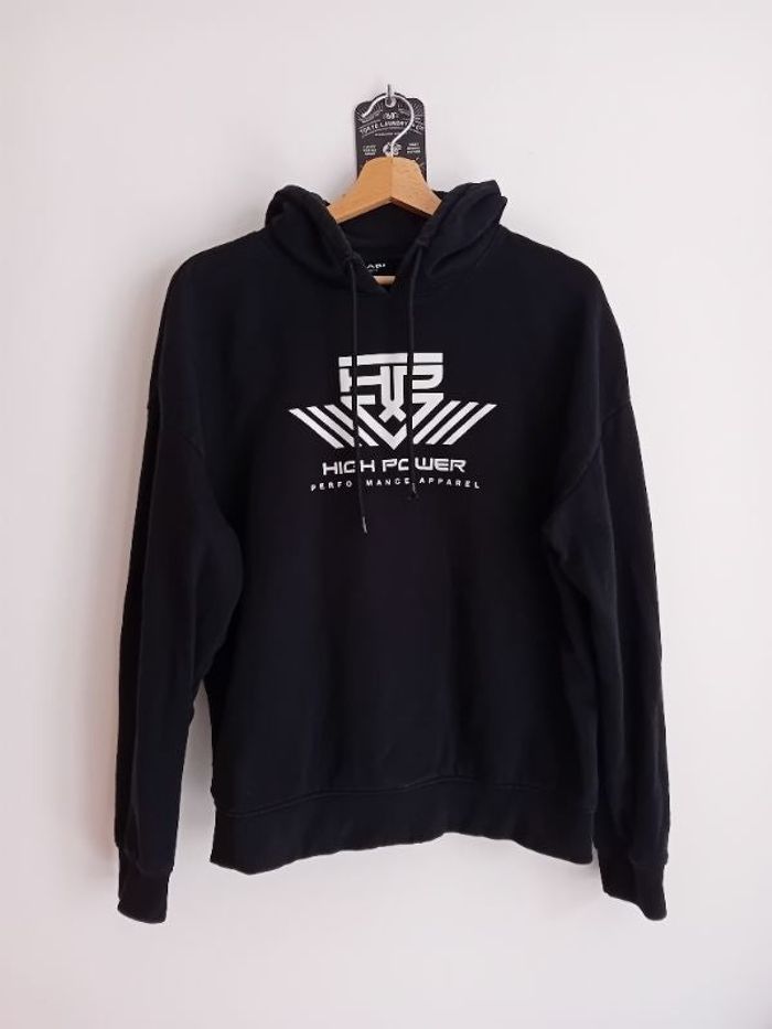 Sweat noir floqué à capuche Kiabi homme taille S / Ado 16 ans