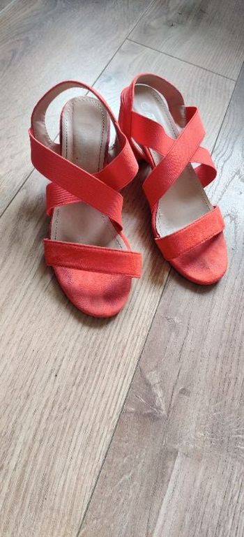 Sandales à talon rouge corail 39