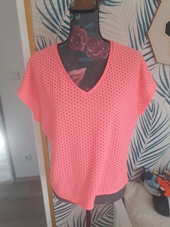 Top ajouré rose fluo S