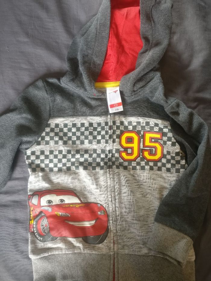 sweat zippé cars