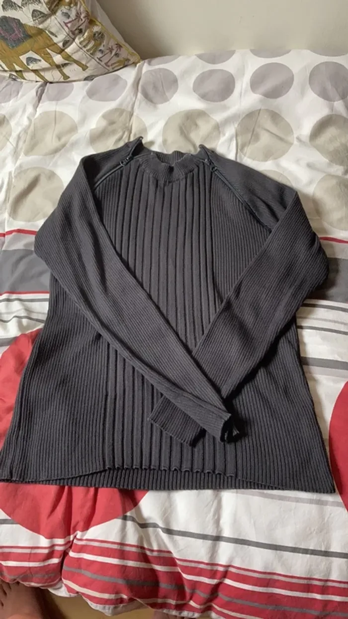 pull gris