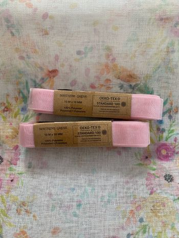 Rubans rose pâles