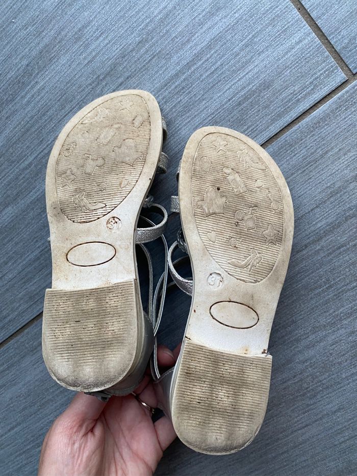 Nus pieds pointure 31 - photo numéro 2
