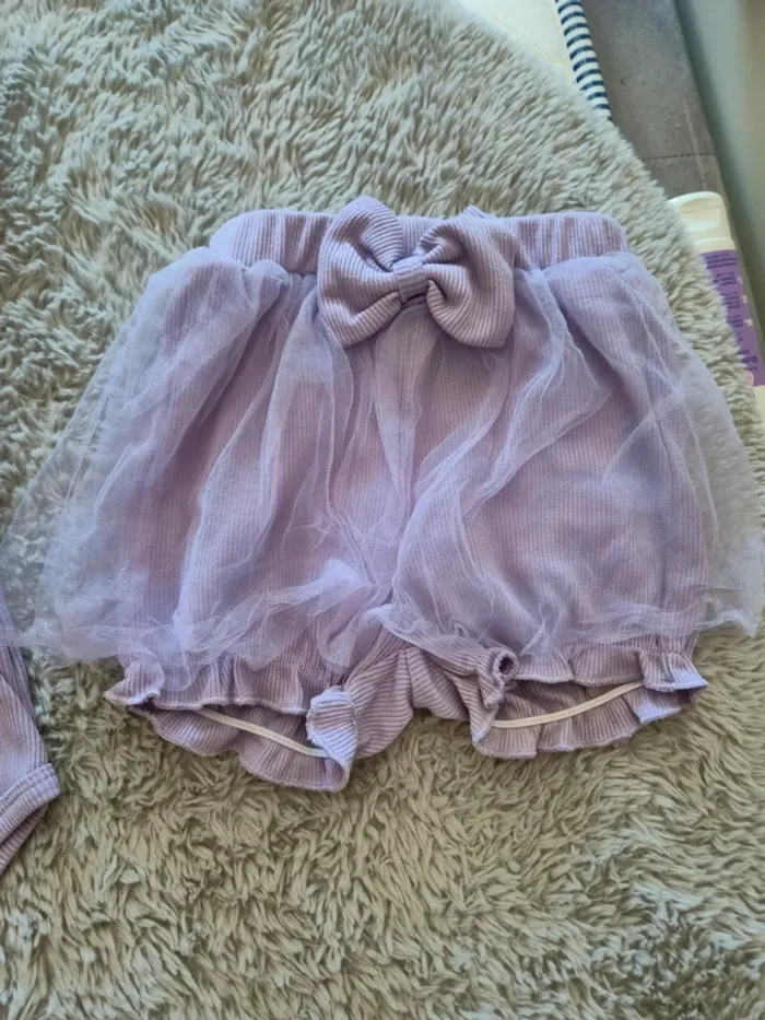 Ensemble body et short lila en excellent état, 12/18 mois. - photo numéro 2