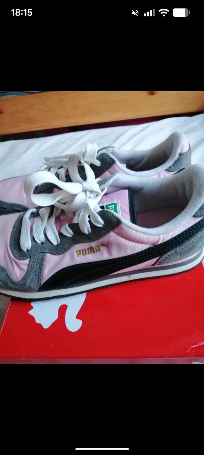 Baskets vintage Puma rose et daim gris et noir. Taille 38