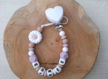 Attache tétine fleur