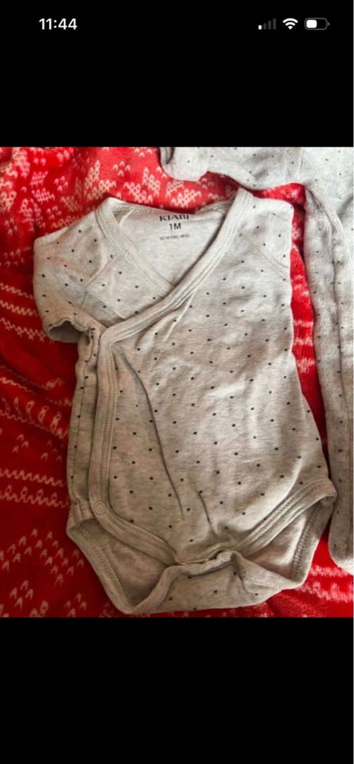 Pyjama + bodies taille 1 mois - photo numéro 2