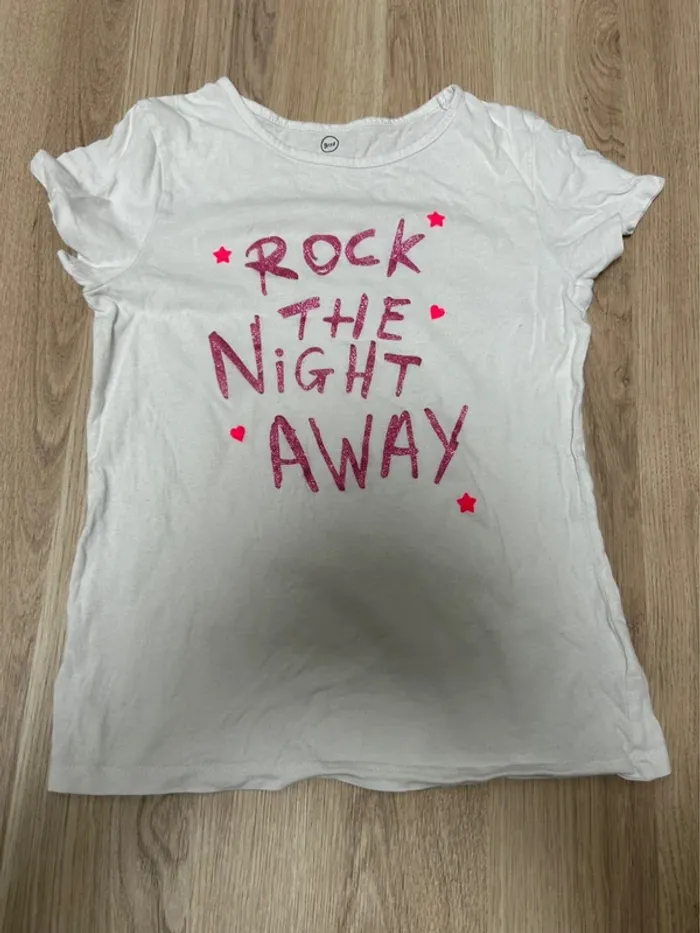 Tee shirt fille taille 9/10 ans