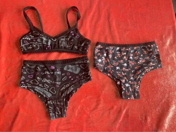 Ensemble brassière + 2 culottes 4 ans