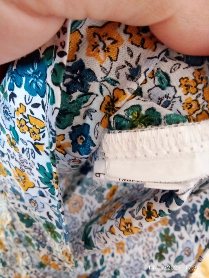 Chemise avec fleurs multicolores Camaïeu à des poches et avec les manches avec plusieurs hauteurs - photo numéro 4