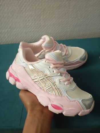 Asics NYC rose 