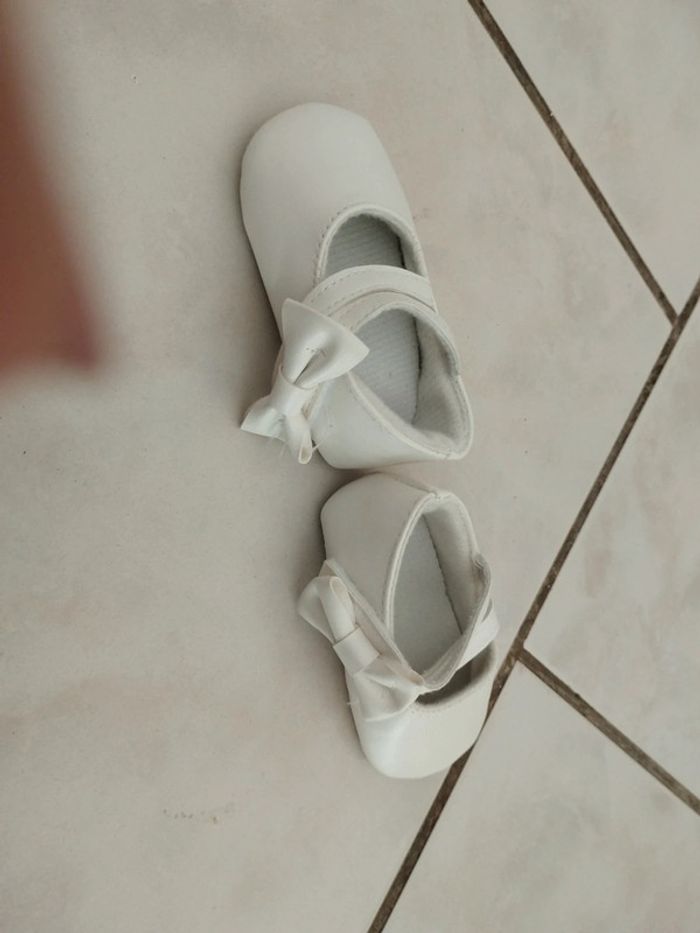 Chaussures neuves 0-3 mois - photo numéro 2