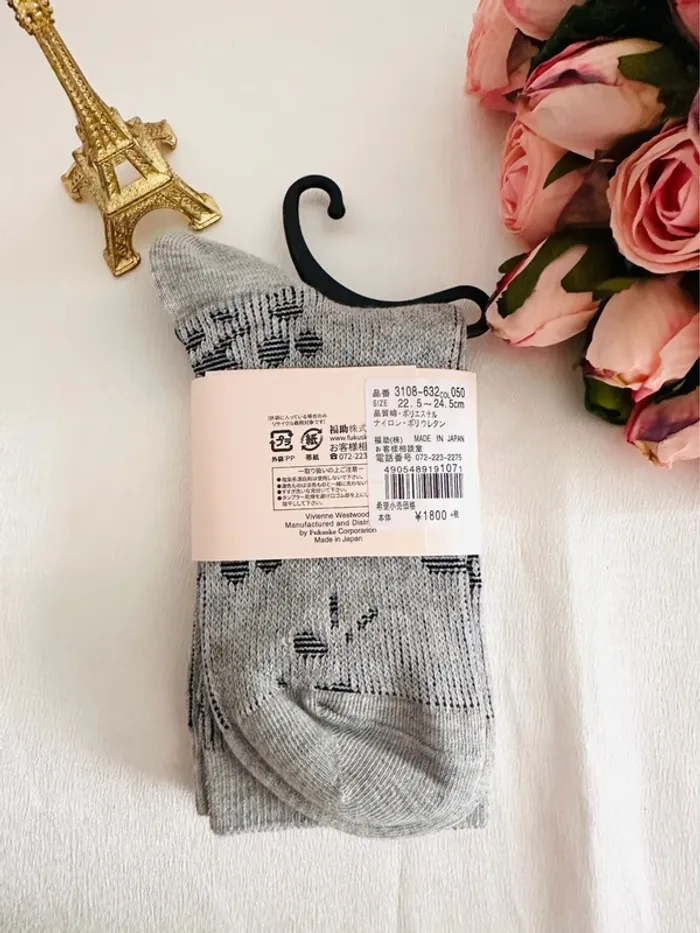 🇯🇵Chaussettes Vivienne Westwood gris clair à motif panda - photo numéro 3