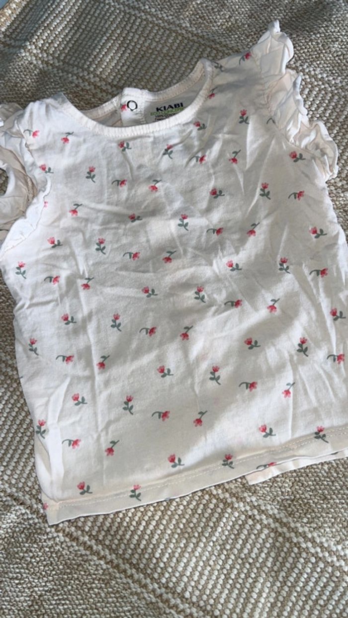 T-shirt à fleurs 🌷