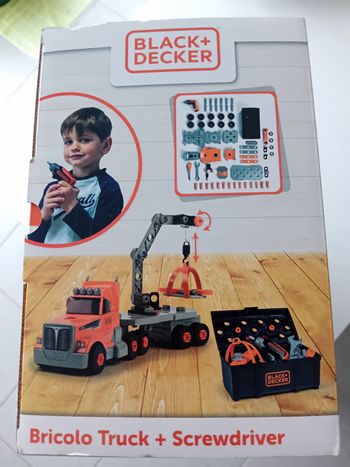 Camion grue bricolage et visseuse black et decker 