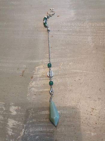Pendule divinatoire radiesthésie pointe vert