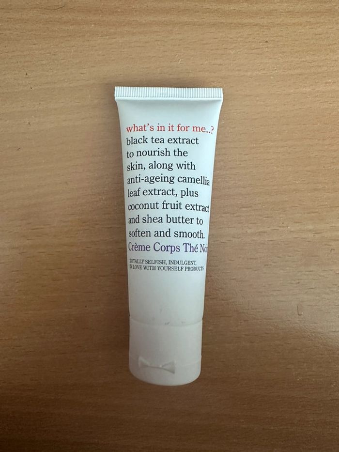 Crème pour le corps au thé noir  What’s In It For Me?  Neuve