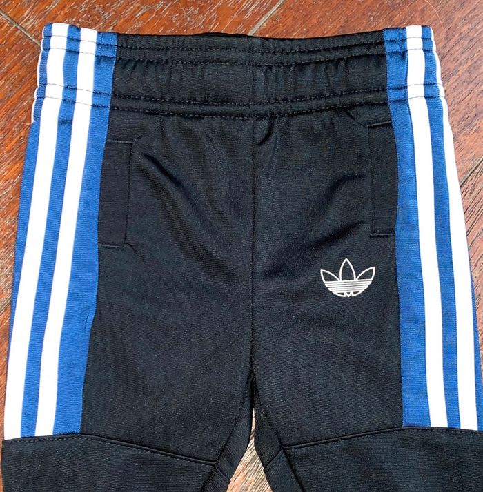 jogging Adidas 6 mois jamais porté - photo numéro 2