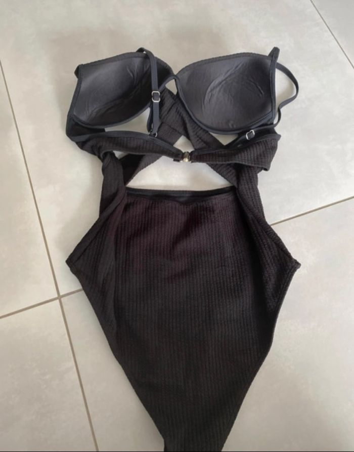 Maillot de bain une pièce - photo numéro 2