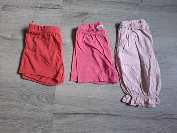 Lot de 2 shorts et 1 pantacourt