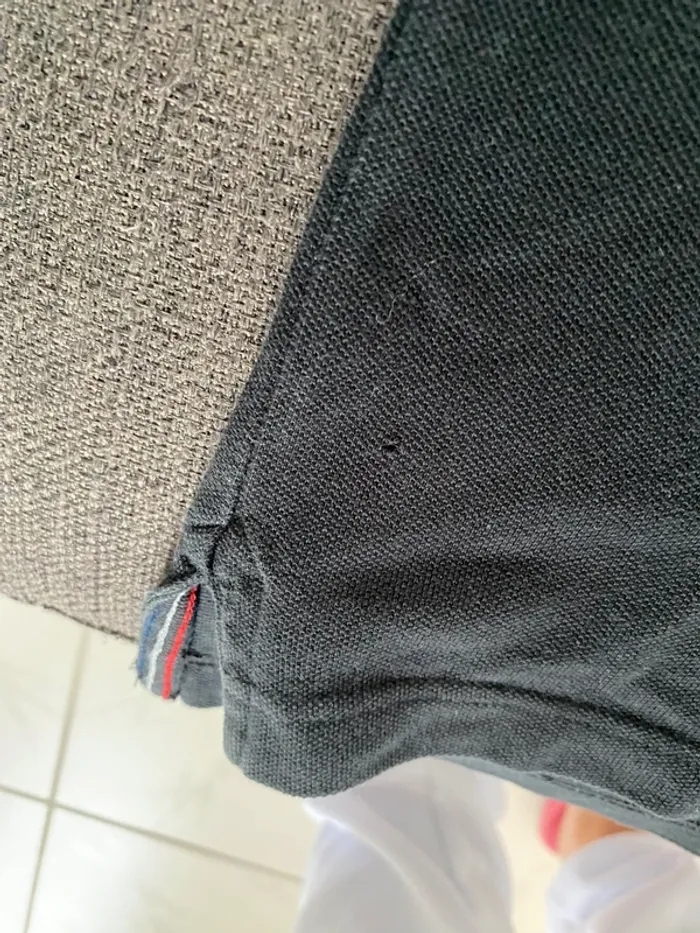 Lot 2 polos Tommy Hilfiger homme taille S Noir & Bleu Marine Très bon état - photo numéro 6