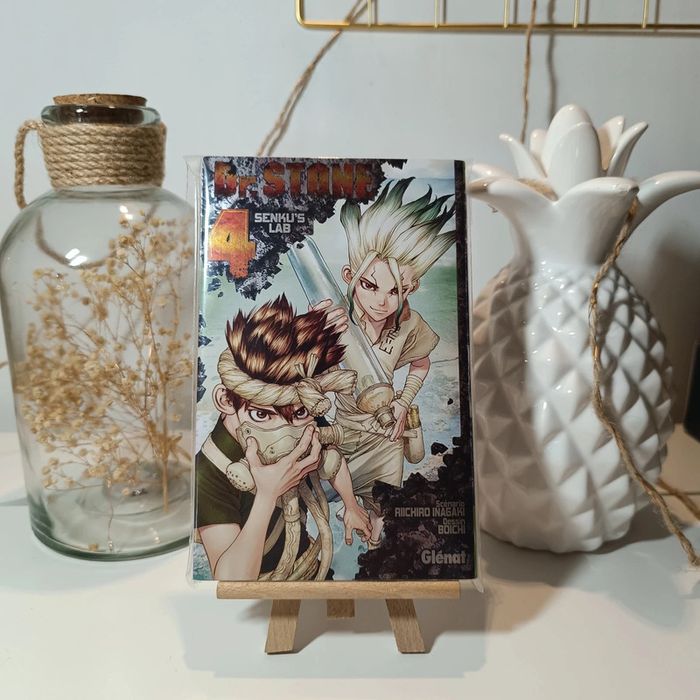 Manga dr stone tome 4 édition limitée métallisé