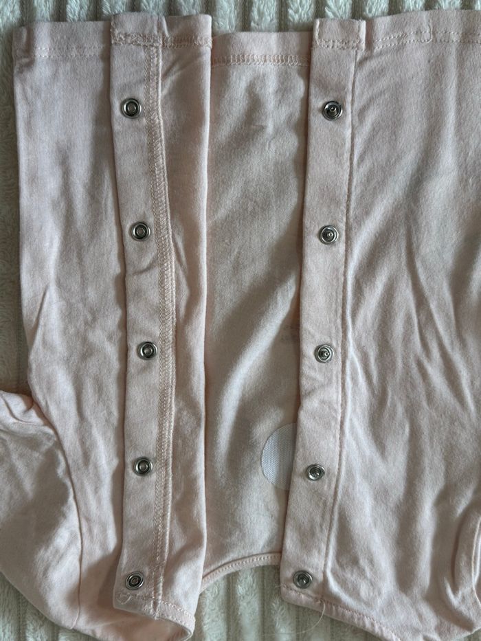 Top manche longue - blanc et rose - Kiabi - 6 mois - excellent état - photo numéro 6