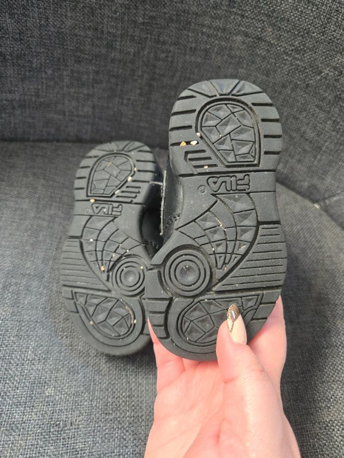 Basket fila pointure 20 noir - photo numéro 4