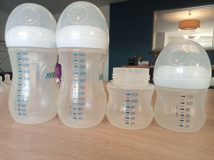 Lot biberons Philips AVENT + autres marques + goupillon - photo numéro 4