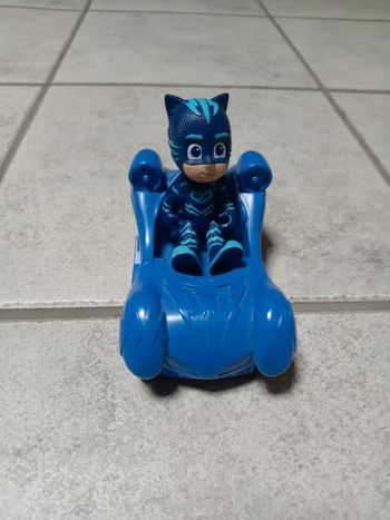 Personnage pyjamask et vehicule