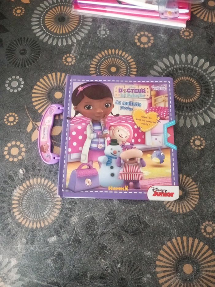 Docteur la peluche et la malette perdue