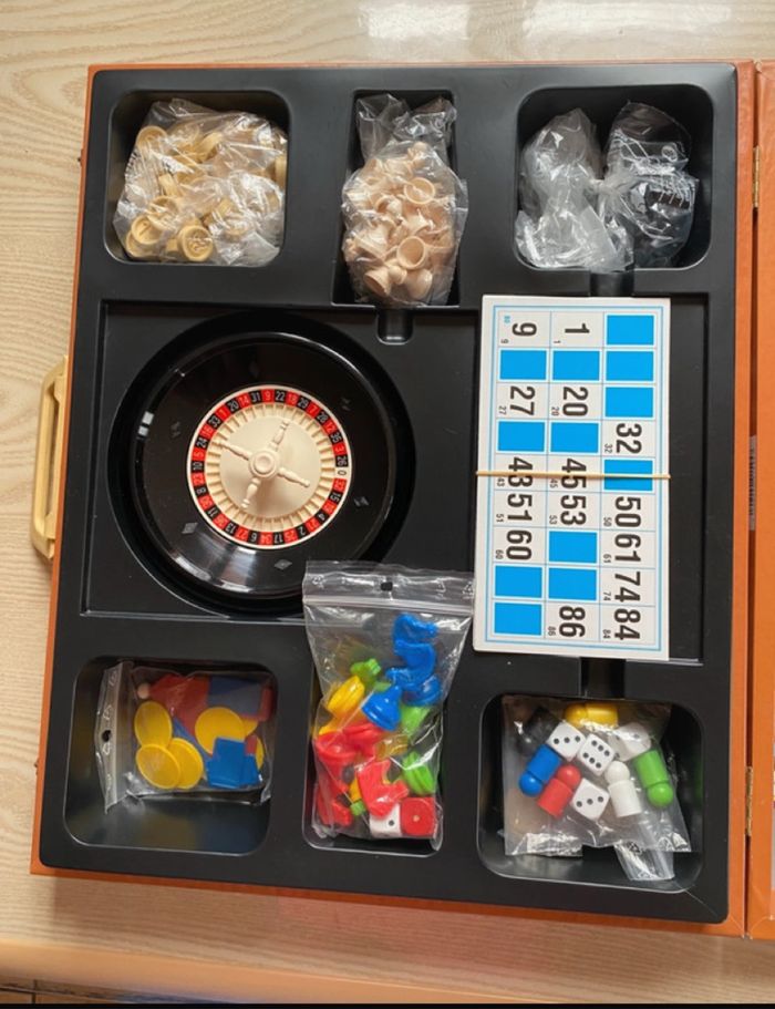 Mallette 250 regles de jeux de société - photo numéro 3