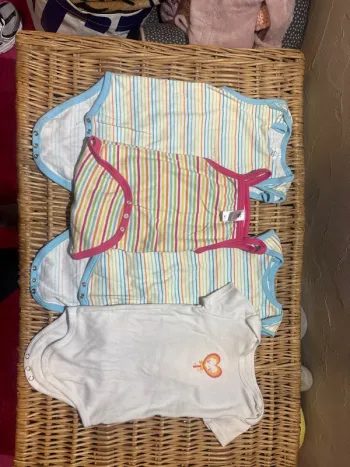 4 body 36mois en très bon état