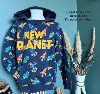 Sweet à capuche taille 10 ans 