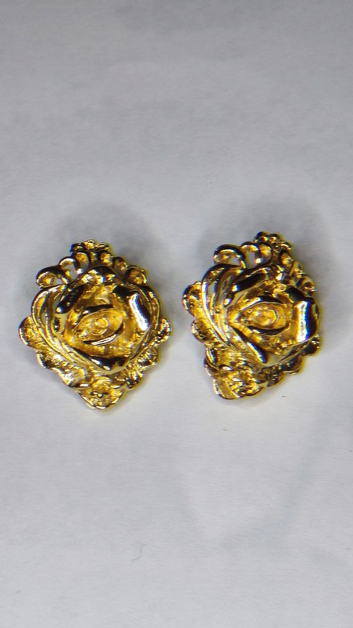 Clips d'oreilles vintage rose dorée