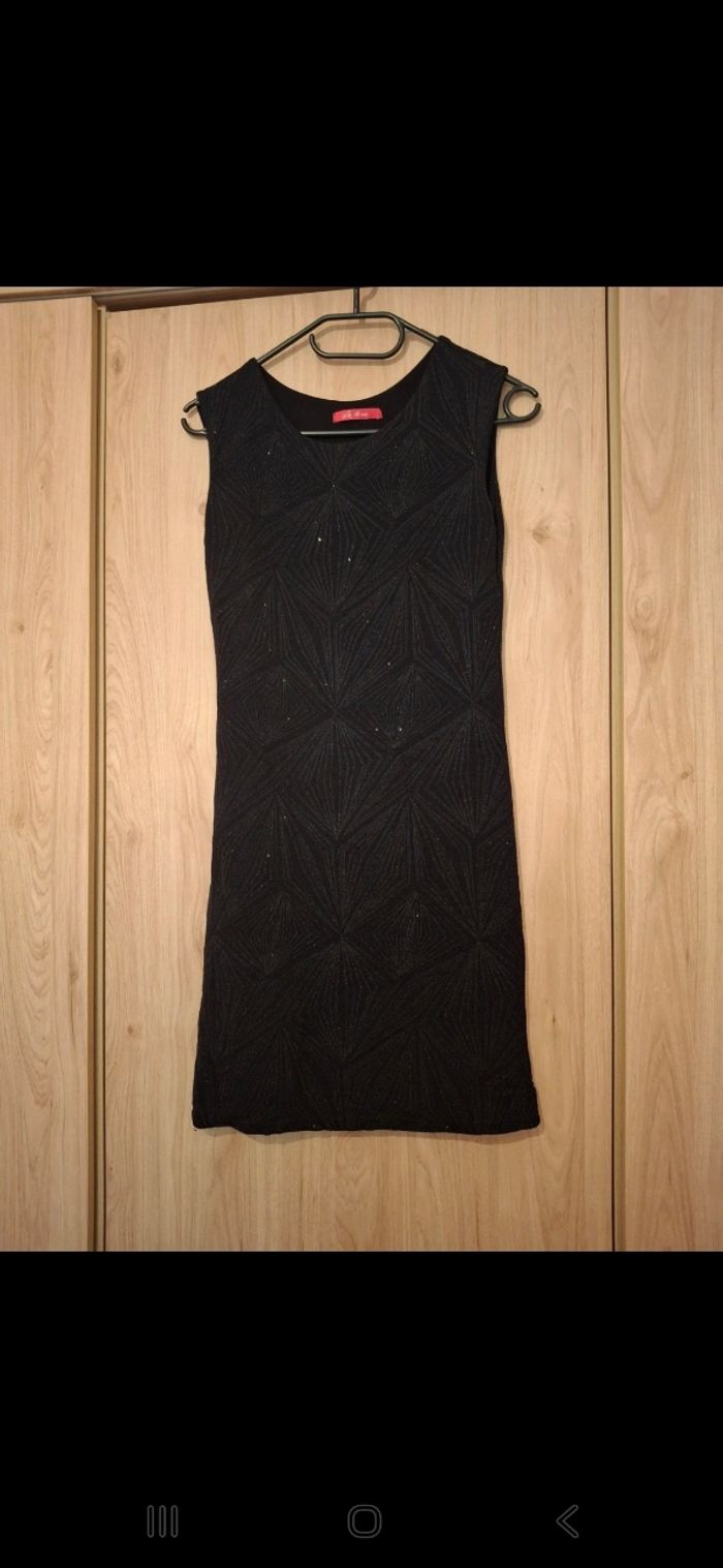 Robe noire à paillettes