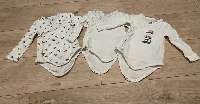 Lot 3 bodies La redoute taille 18mois