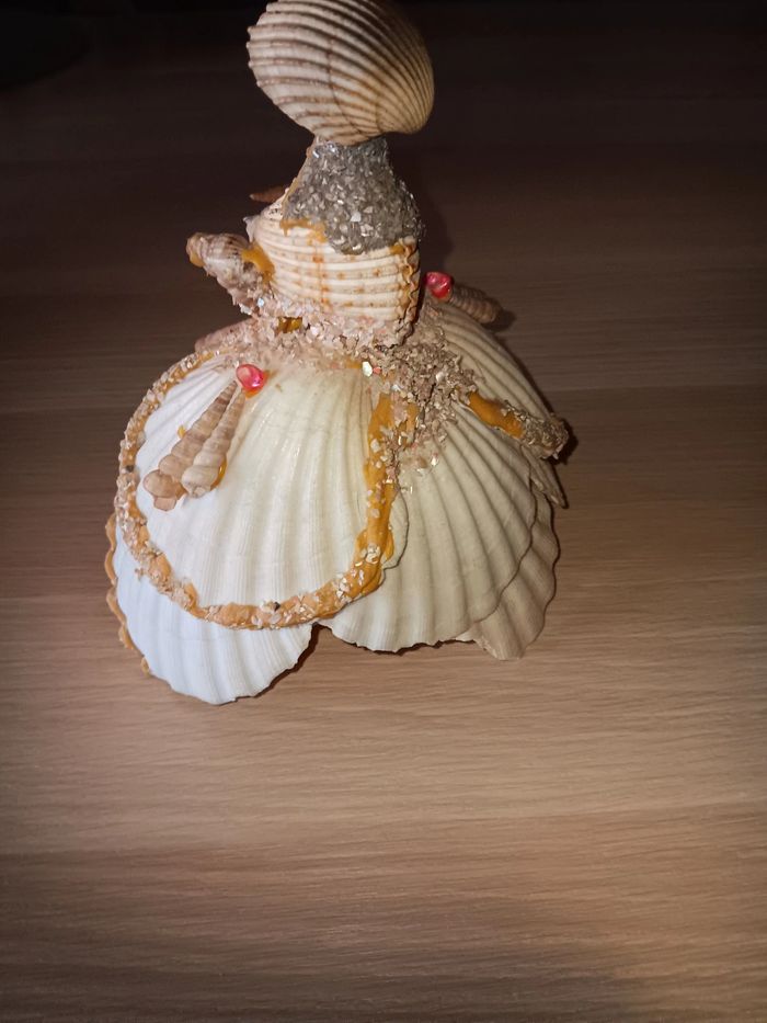 poupée  en coquillage - photo numéro 5