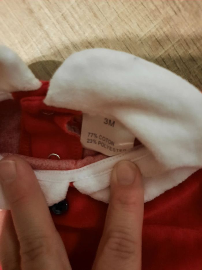 Petite robe de Noël en 3 mois fille 3euros l'unité - photo numéro 3