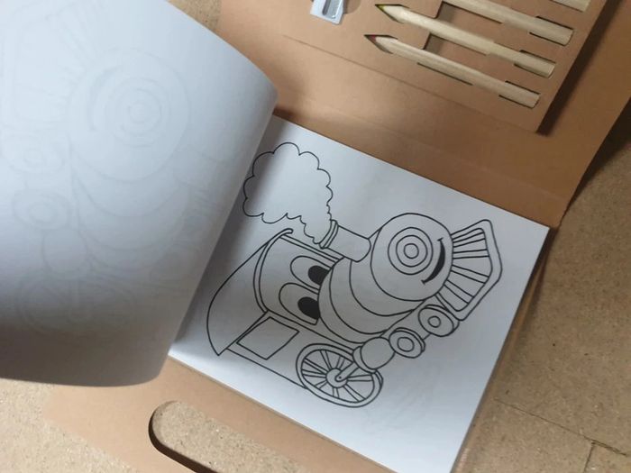 Idée cadeau 🎁- Malette de coloriage NEUF - photo numéro 4