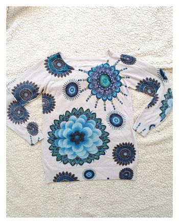 Pull Desigual beige à sequins et motifs mandalas bleus - bohème chic --