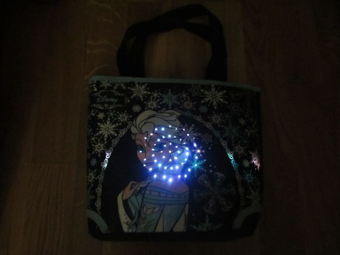 Sac à main lumineux Reine des Neiges - photo numéro 5