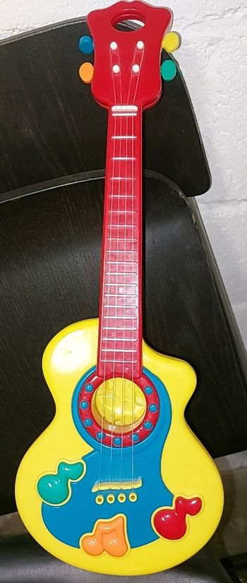 Guitare jouet