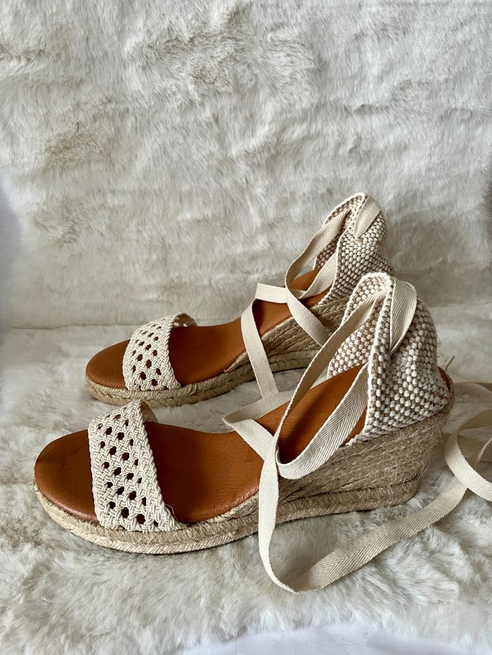Chaussures, sandales compensées écrues Minelli pointure 41 talons 9 cm