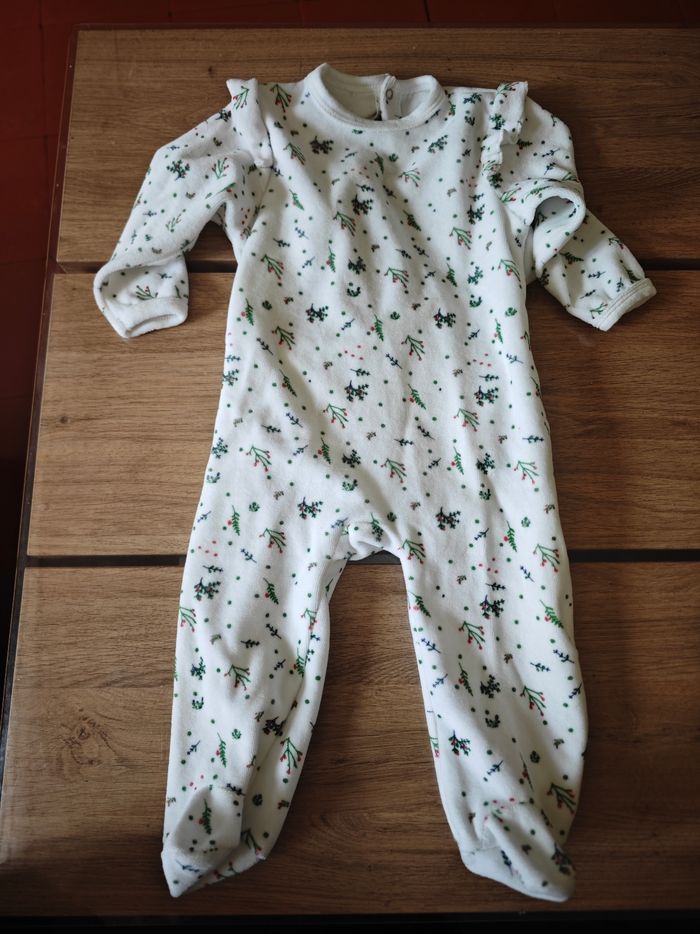 Lots de vêtements bébé fille en 12 mois - photo numéro 2